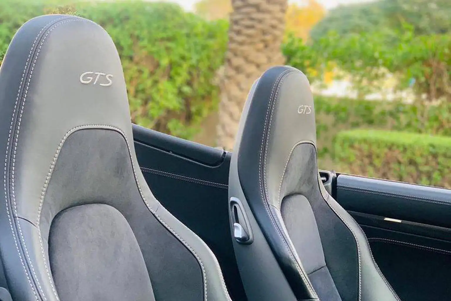 Porsche 911 Carrera 4S 4