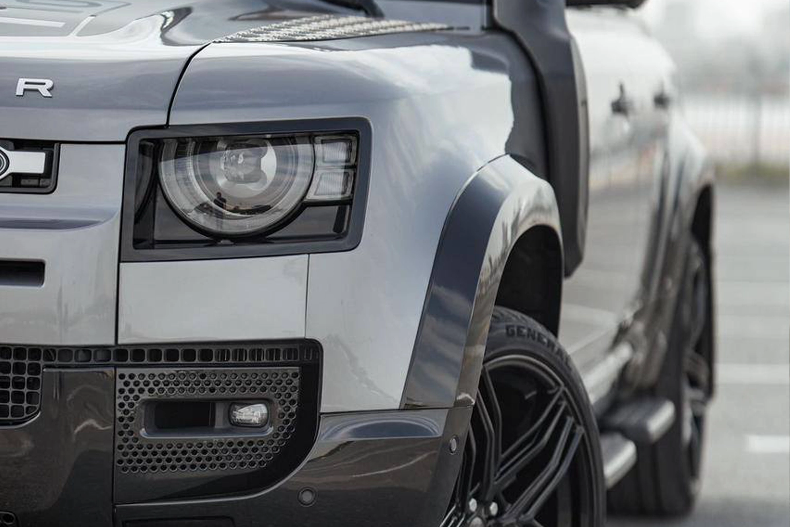 Land Rover Defender 3