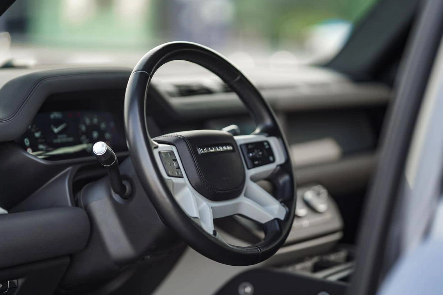 Land Rover Defender 5