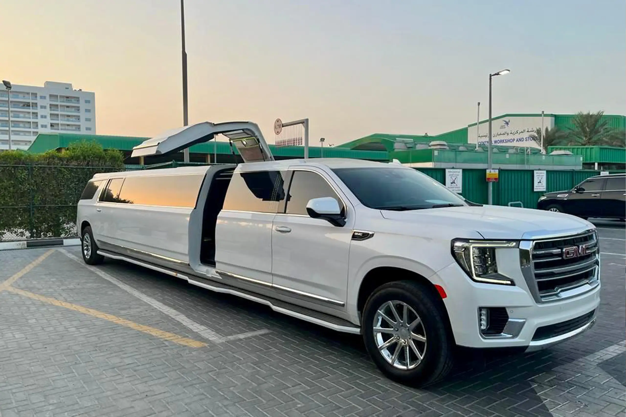 GMC Yukon Limousine
