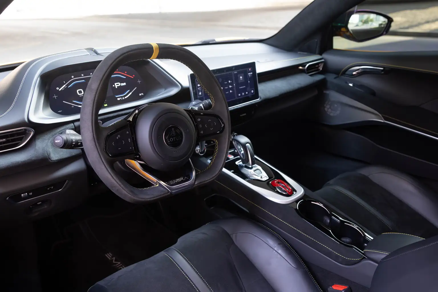 lotus emira c